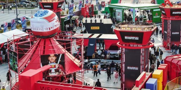 B体育app下载-从《飞驰人生》到飞驰人生：2026格子旗嘉年华启幕 经典F1战车亮相西岸