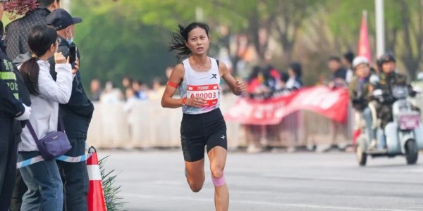 B体育官方入口-刘君慧VS朱卿，谁会是第一个跑进70分的半马大众女选手